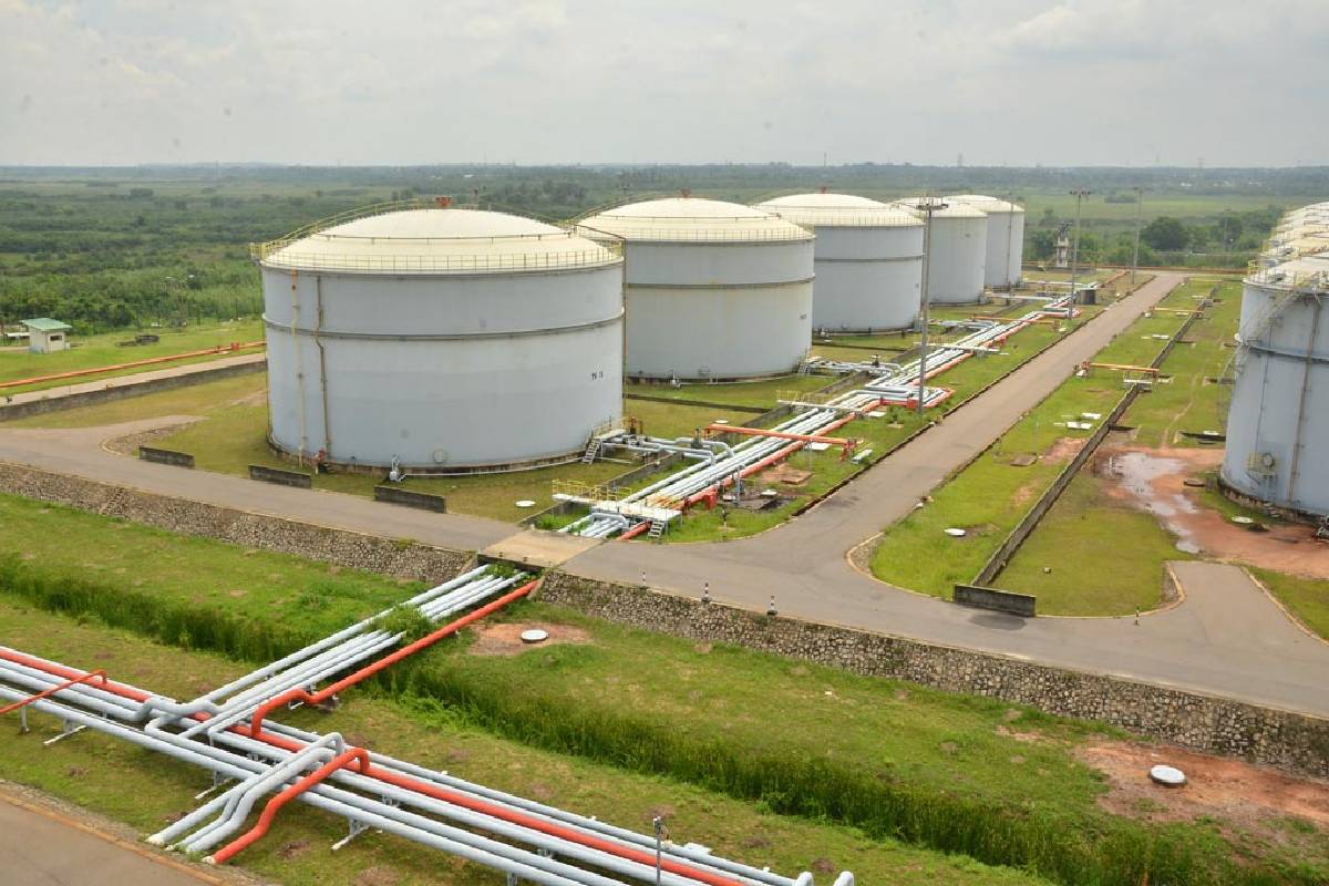 இலங்கையில் வீட்டிலிருந்து வேலை செய்யும் முறை : அரச தரப்பின் நிலைப்பாடு | Working From Home Is Not Necessary In Sri Lanka