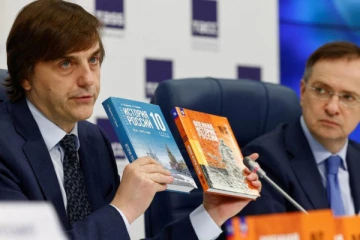 உக்ரைன் மீதான படையெடுப்பு கட்டாயப்படுத்தப்பட்டதாக கூறும் ரஷ்ய பாடப் புத்தகங்கள்