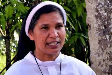 இழிவான செயலில் ஈடுபட்ட பாதிரிகளின் முகத்திரையை கிழித்த கன்னியாஸ்திரி