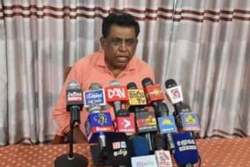 விடுதலைப் புலிகளின் தலைவரது கல்வி அறிவைப் பற்றி கதைக்கும் பொன்சேகாவிற்கு சஜித்தின் படிப்பறிவு தெரியுமா? (VIDEO)