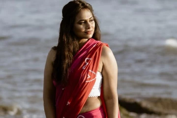 ரம்யா பாண்டியன் கடற்கரையில் அழகிய போட்டோஷூட்