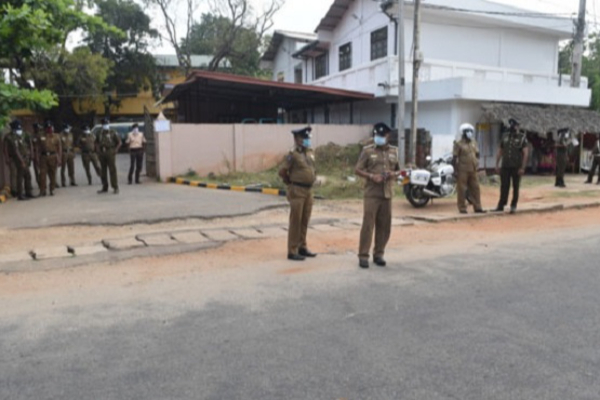 மாவீரர் வாரம் ஆரம்பிக்கப்பட்டுள்ள நிலையில் முக்கிய நகரங்கள் சந்திகளில் காவல்துறையினர் கெடுபிடி! - ஐபிசி தமிழ்