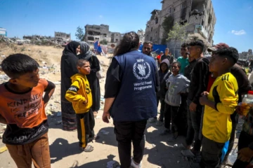 காசாவில் 37 சர்வதேச மனிதாபிமான உதவி நிறுவனங்களுக்குத் தடை; பட்டினியால் மக்கள் தவிக்கும் அபாயம்