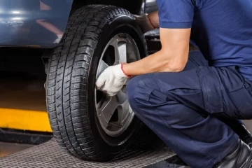 டயர் கொள்வனவில் மோசடி! சிக்கிய பொலிஸ் சாரதி