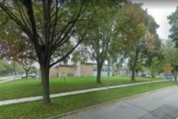 கனடாவில் பாடசாலைக்கு விளையாட்டுத் துப்பாக்கி கொண்டு சென்ற மாணவன்