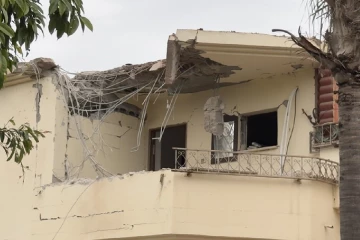 යුද ගිනි තවත් කුරිරු වෙයි - පල්ලියේ යාඥා කරලා එළියට එන පිරිසකට එල්ල කළ ප්‍රහාරයෙන් ලෙබනනය කැළඹෙයි