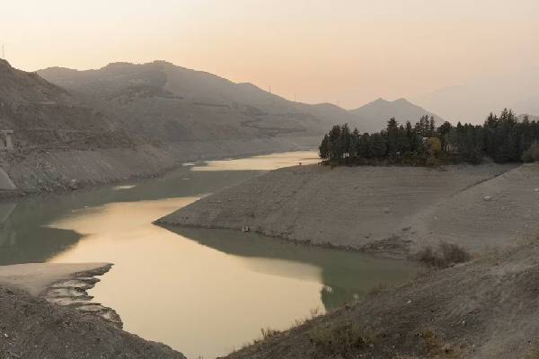 முக்கிய நகரமொன்றின் மொத்த மக்களையும் வெளியேற்ற திட்டம்: அதிர்ச்சியளிக்கும் பின்னணி | Tehran Water Runs Out