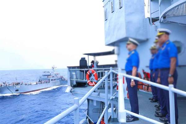 வடக்கு கடற்பகுதியில் விசேட சோதனை நடவடிக்கை : சிக்கிய 35 பேர்... | 35 People Arrested In The Northern Seas