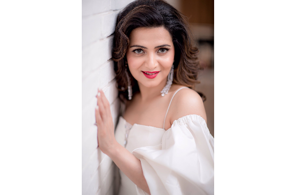 அப்படி இப்படியென போஸ் கொடுத்த டிடி வெளியிட்ட வீடியோ.. கிரங்கிபோன ரசிகர்கள் | Dhivyadharshini Latest Photoshoot