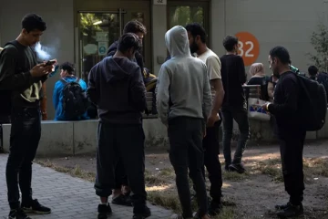 ஜேர்மனிக்கு புலம்பெயர்வோர் எண்ணிக்கை எக்கச்சக்கமாகிவிட்டது: ஜேர்மன் சேன்ஸலர் புலம்பல்