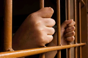 குழந்தை அழுதுகொண்டே இருந்ததால் அழுகையை நிறுத்த பெண் செய்த மோசமான விடயம்