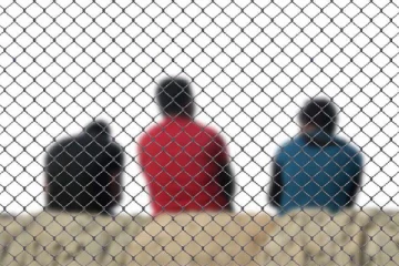 நாடுகடத்துதலை வேகப்படுத்தும் சுவிஸ் மாகாணங்களுக்கு பரிசு: நாடாளுமன்ற உறுப்பினர் முன்வைத்துள்ள யோசனை