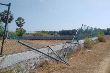 ஊருக்குள் புகுந்த காட்டுயானை ; சிறுவனுக்கு நேர்ந்த துயரம்