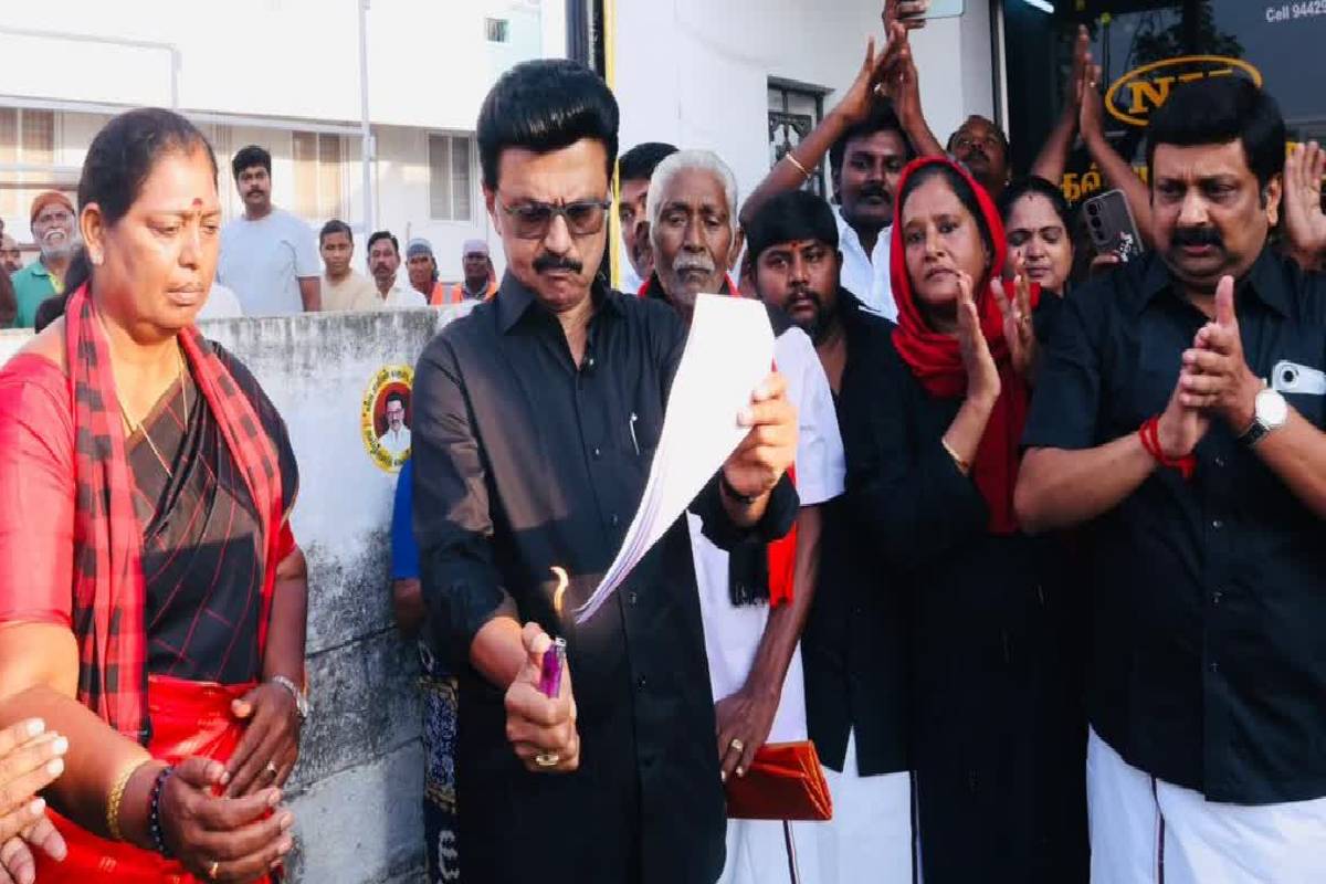 எதிர்ப்பை மீறி மசோதா நிறைவேற்றப்பட்டால் விளைவுகள் உறுதி - ஸ்டாலின் எச்சரிக்கை | Cm Mkstalin Burns A Copy Of The Constituency