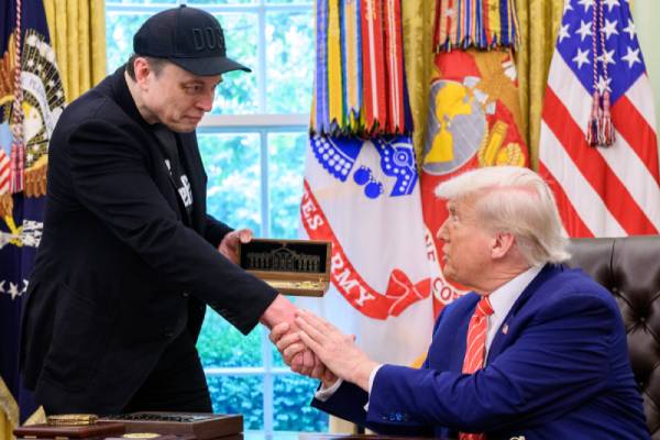 ஈரானில் இணைய தடையை உடைக்க மஸ்க்கை களமிறக்கும் ட்ரம்ப்! | Trump Seeks Elon Musk Help S Restore Iran Internet