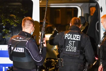 ஜேர்மனியில் பரபரப்பு! பால்கனியில் இருந்து சரமாரி துப்பாக்கிச்சூடு நடத்திய நபர்: பயங்கர ஆயுதங்கள் கண்டுபிடிப்பு