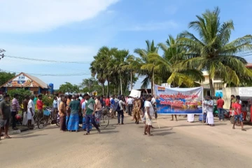 தொடர் இந்திய அத்து மீறல்கள் - யாழில் ஆர்ப்பாட்ட பேரணி!
