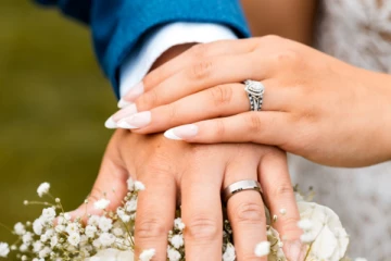 திருமண மோதிரத்தை எந்த கையில் அணிய வேண்டும்? அதிக நன்மையை பெறலாம்