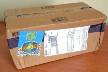 ஆசையோடு ஐபோனை பிரித்த நபர்: நொடிப்பொழுதில் சோகமான முகம்! உள்ளே இருந்தது என்ன தெரியுமா?