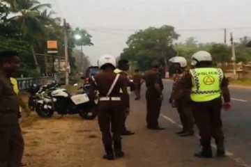 யாழில் இருந்து சென்ற முச்சக்கர வண்டி தாய், இரண்டு பிள்ளைகளுடன் விபத்தில் சிக்கியது