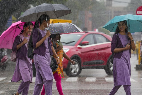 மழையில் மக்களின் துயரத்திற்கு காரணம் இதுதான் - திமுக அரசு மீது விஜய் குற்றச்சாட்டு | Tvk Vijay Slams Tn Govt For People Suffer In Rain மழையில் மக்களின் துயரத்திற்கு காரணம் இதுதான் - திமுக அரசு மீது விஜய் குற்றச்சாட்டு | Tvk Vijay Slams Tn Govt For People Suffer In Rain