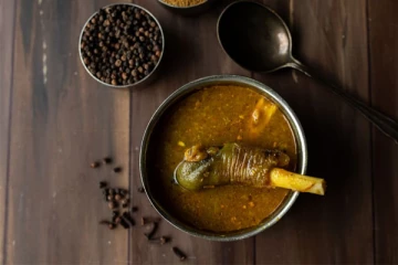 Attukal Rasam: இடிச்ச ஆட்டுக்கால் ரசம்... தீராத நோயும் தீருமாம்