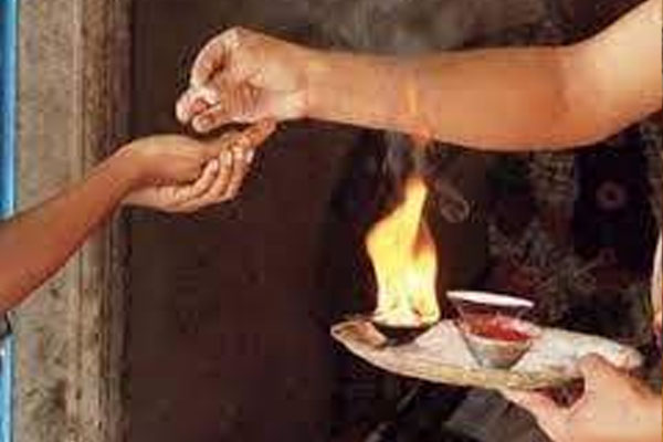 இறைவனிடம் இருந்து கிடைக்கும் பிரசாதத்தை இனி இப்படி வீணடிக்காதீர்கள் | Offerings From The Lord Like This Anymore
