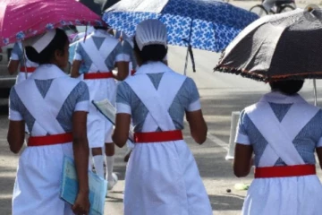 கதிர்வீச்சு அறைக்குள் பலவந்தமாக அடைக்கப்பட்ட தாதியர்