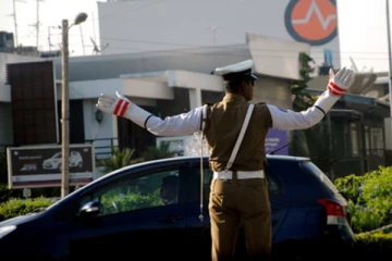 காலி – மாத்தறை பிரதான வீதி ஸ்தம்பிதம்  ; பொலிஸார் விடுத்த கோரிக்கை !