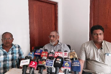விக்னேஸ்வரன் - மணிவண்ணன் அதிரடித் தீர்மானம்! (Photo)