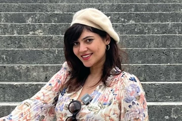 ஷெரினுக்கு வந்த துயரம்.. அன்புக்கு ஏங்கிய நடிகை.. ஒருமுறை கூட பார்க்காத அப்பா மரணம்