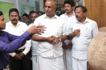 எஸ்.பி.வேலுமணி வீட்டில் நடந்த  ரெய்டு பத்தி நான் எதுவுமே சொல்லவில்லை..   சர்ச்சையான ட்விட்டர் பதிவுக்கு  விளக்கமளித்த பாண்டியராஜன்!