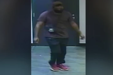 புகைப்படத்தை வெளியிட்டு பொது மக்களிடம் உதவி கோரிய ரொறன்ரோ பொலிஸ்