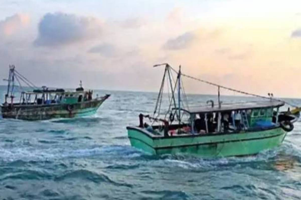 இலங்கைக் கடற்பரப்பில் அத்துமீறிய 09 இந்திய மீனவர்கள் கைது | Nine Indian Fishermen Arrested Sri Lankan Waters இலங்கைக் கடற்பரப்பில் அத்துமீறிய 09 இந்திய மீனவர்கள் கைது | Nine Indian Fishermen Arrested Sri Lankan Waters
