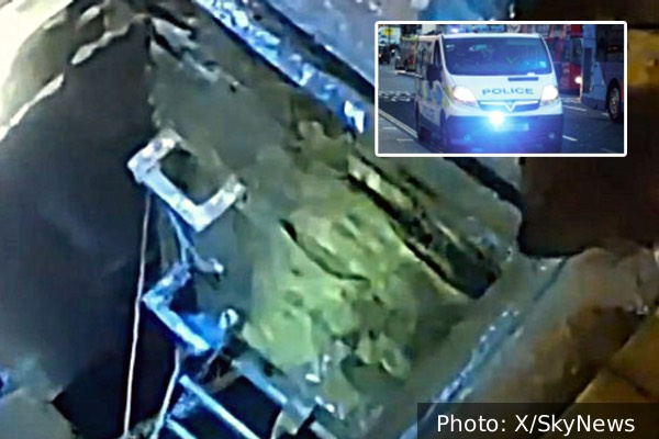 பிரித்தானியாவில் பாதாள சாக்கடைக்குள் பதுங்கிய திருடன்: வரவழைக்கப்பட்ட ராயட் மோப்ப நாய் | Cable Thief Hide Underground In Birmingham