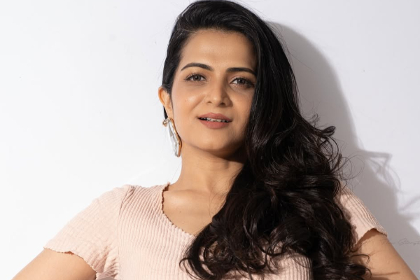 ரசிகர்களின் அந்த செயல், சங்கடத்தில் தொகுப்பாளினி டிடி.. | Dhivyadharshini Talk About Fans Gesture Is Public