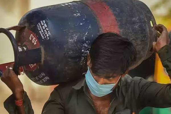 திடீரென குறைந்த சிலிண்டர் விலை - எவ்வளவு தெரியுமா? - தமிழ்நாடு