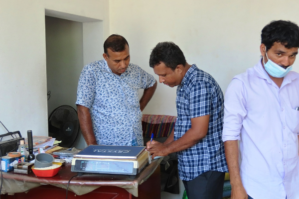 நுகர்வோர் அதிகார சபையினால் சுற்றிவளைப்பு: ஐவருக்கு வழக்கு தாக்கல் (Photos) | Siege By Consumer Authority Case Against Five