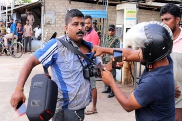 மதுபோதையில் வந்த நபரொருவரால் ஊடகவியலாளருக்கு நேர்ந்த நிலை!
