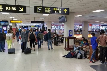 கட்டுநாயக்க விமான நிலையத்தில் யாழ்ப்பாணத்தை சேர்ந்த இளைஞன் - யுவதி கைது!