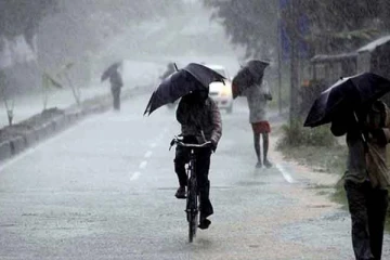 மஸ்கெலியா நல்லதண்ணீர் பிரதான வீதியில் மண்சரிவு அபாயம் காரணமாக போக்குவரத்து தடை விதிப்பு