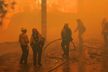 காட்டுத்தீயினால் பாதிக்கப்பட்ட இடத்திற்கு ஊரடங்கு உத்தரவு