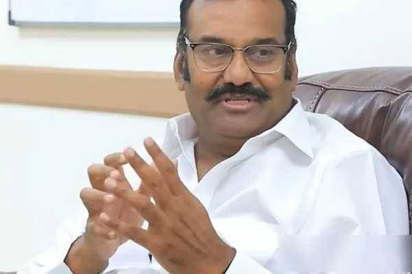 நடிகர் நெப்போலியனை மட்டுமல்ல... ராதாரவியையும் அசிங்கப்படுத்தினாரா விஜய்? | Vijay Has Insulted Napoleon And Radha Ravi Viral
