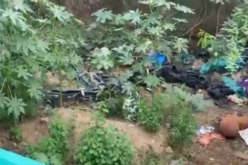 கொரோனாவால் இறந்தவர்களின் உடல்களை குப்பையாக வீசி செல்லும் அவலம்