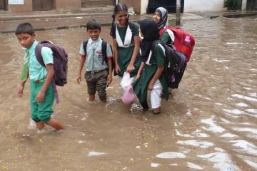 விழுப்புரம், கடலூர் மாவட்டங்களில் நாளை பள்ளிகளுக்கு மட்டும் விடுமுறை