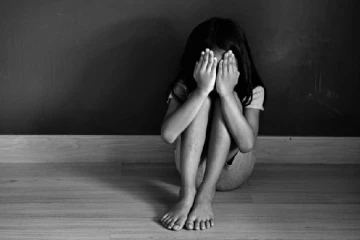 பெண் பொலிஸ் அதிகாரியின் மகள் துஷ்பிரயோகம்-விசாரணைக்கு உத்தரவிட்ட பொலிஸ் மா அதிபர்