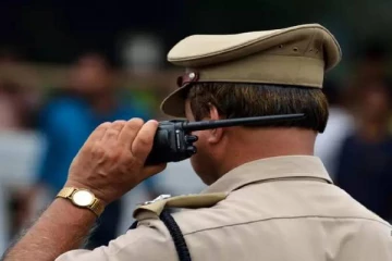 கடமை.. கடமை என்று வீட்டுக்கு வருவதில்லை -போலீஸ்காரர்களின் மனைவிகள் போராட்டம்!