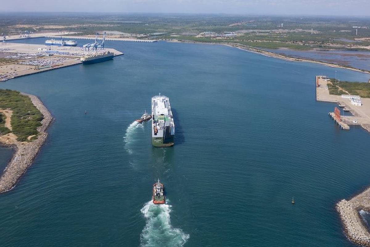 மத்திய கிழக்கு போரால் சாதனைப்படைத்துள்ள ஹம்பாந்தோட்டை துறைமுகம் | Demand For Hambantota Port M மத்திய கிழக்கு போரால் சாதனைப்படைத்துள்ள ஹம்பாந்தோட்டை துறைமுகம் | Demand For Hambantota Port M