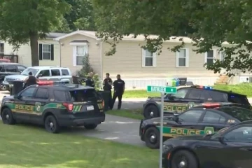 தன்னைத் தானே துப்பாக்கியால் சுட்ட 4 வயது சிறுவன்.., பெற்றோர் மீது பாய்ந்த நடவடிக்கை