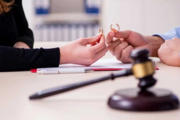 விவாகரத்து வழக்குக்காக 2 இலட்சம் ரூபா இலஞ்சம் பெற்ற காதி நீதிபதி